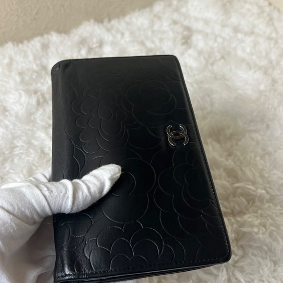 Chanel Camelia Bifold Wallet - Picture 7 of 7